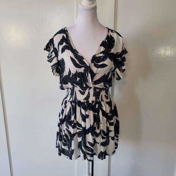 Elan Size S Leaf Print Mini Dress Black White Short Flutter Sleeve Cinched - Picture 2 of 11